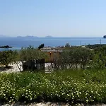 Traditional Stone-built Azalas Apartment Moutsouna