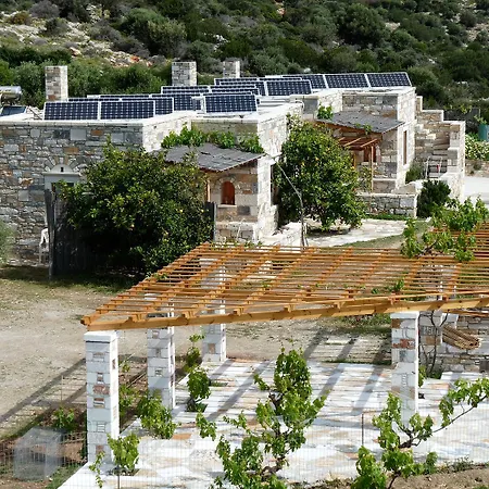 Traditional Stone-built Azalas Apartmán *