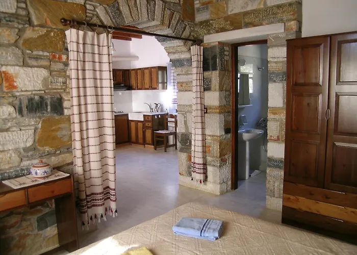 Апартаменты Traditional Stone-built Azalas *