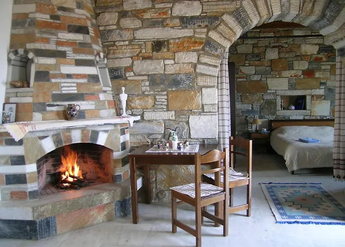 Traditional Stone-built Azalas Apartmán