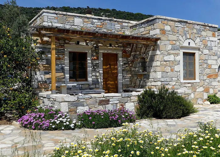 Traditional Stone-built Azalas Apartmán Moutsoúna